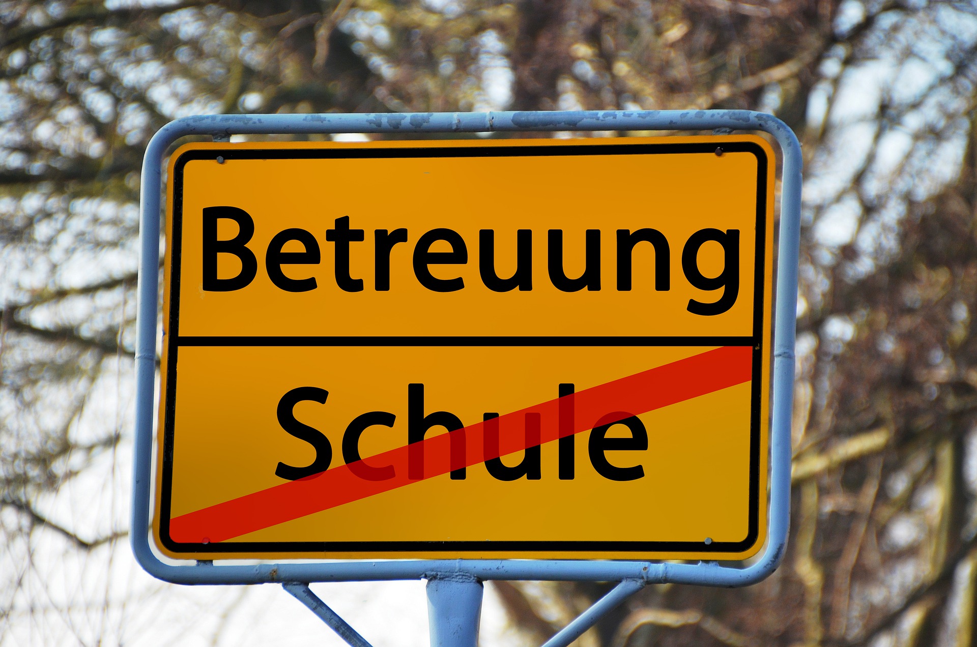 Schild Schule Betreuung